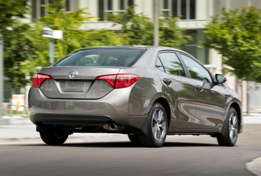  Toyota Corolla LE 2016 года  (US) (фото 7 из 17)